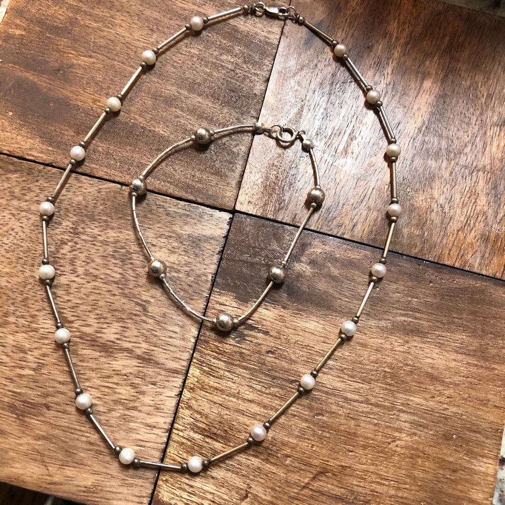 Necklace and bracelet set